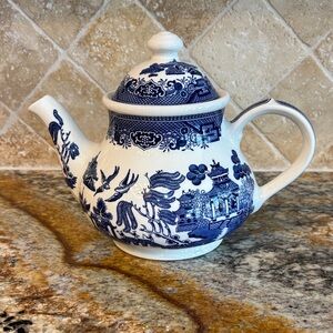 Vintage Churchill Blue Willow Patterned Teapot, crafted in England.